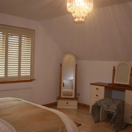 Resort, Pet Friendly, Wifi, Sky Tv, 4 Bedrooms, 2 Reception 山林小屋 *