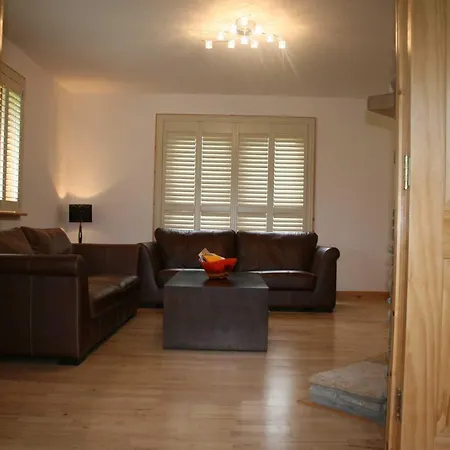 Resort, Pet Friendly, Wifi, Sky Tv, 4 Bedrooms, 2 Reception 山林小屋 *