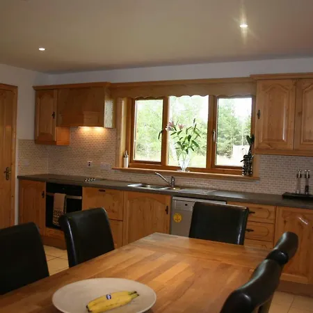 Resort, Pet Friendly, Wifi, Sky Tv, 4 Bedrooms, 2 Reception 山林小屋