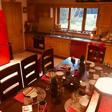 Resort, Pet Friendly, Wifi, Sky Tv, 4 Bedrooms, 2 Reception 山林小屋