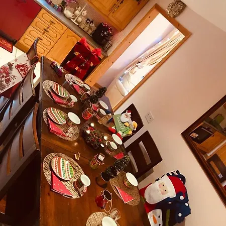 Resort, Pet Friendly, Wifi, Sky Tv, 4 Bedrooms, 2 Reception 山林小屋 *