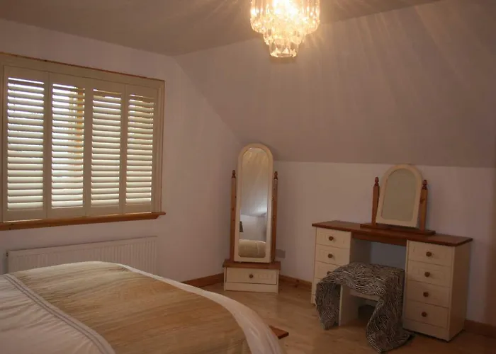 Resort, Pet Friendly, Wifi, Sky Tv, 4 Bedrooms, 2 Reception Lodge *