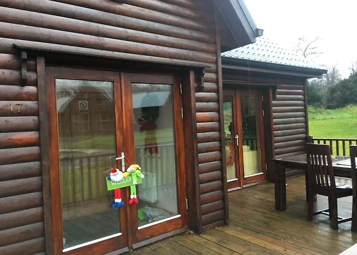 Resort, Pet Friendly, Wifi, Sky Tv, 4 Bedrooms, 2 Reception Lodge *