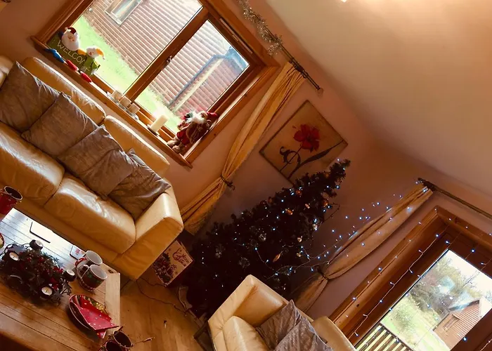 Resort, Pet Friendly, Wifi, Sky Tv, 4 Bedrooms, 2 Reception Lodge