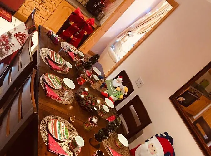 Resort, Pet Friendly, Wifi, Sky Tv, 4 Bedrooms, 2 Reception Lodge *